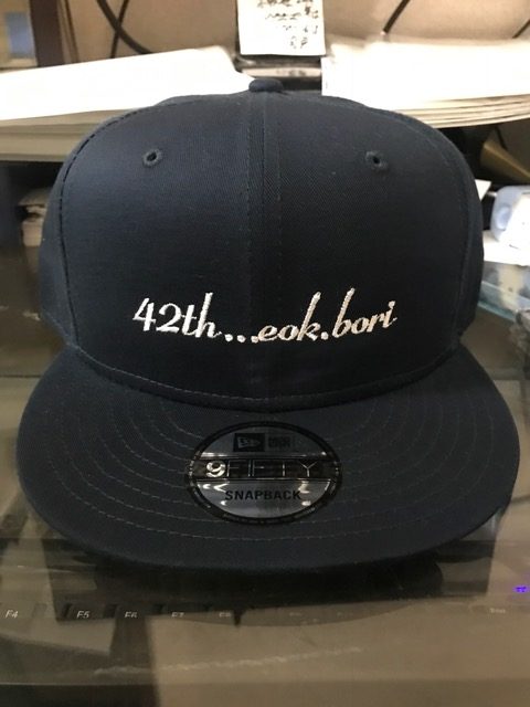 筆記体でオシャレに刺繍 – CAP ORIGINAL キャップオリジナル